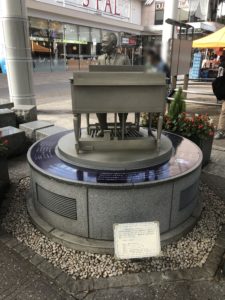 古関裕而先生像