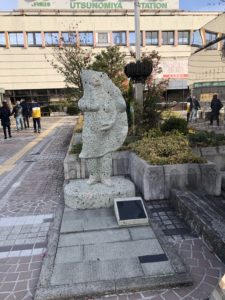 宇都宮駅西口餃子の像